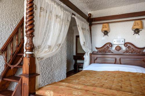 Hotel Porto Perissa (Santorini)